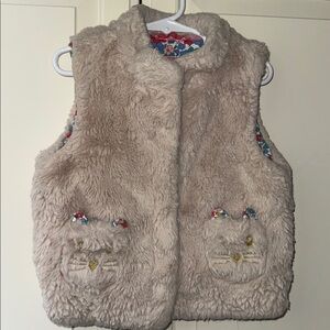 Mini Boden fur vest. Size 4-5